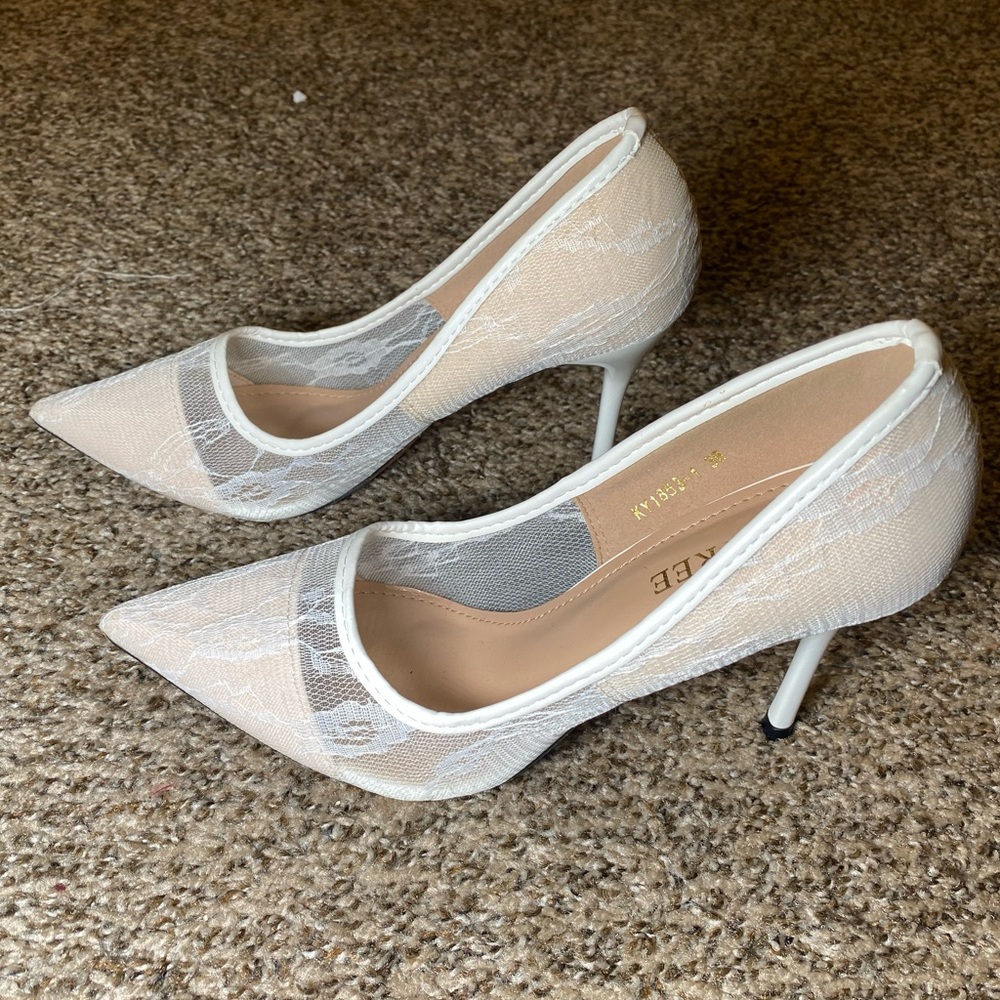 Lace Pointed-Toe Stiletto Pumps